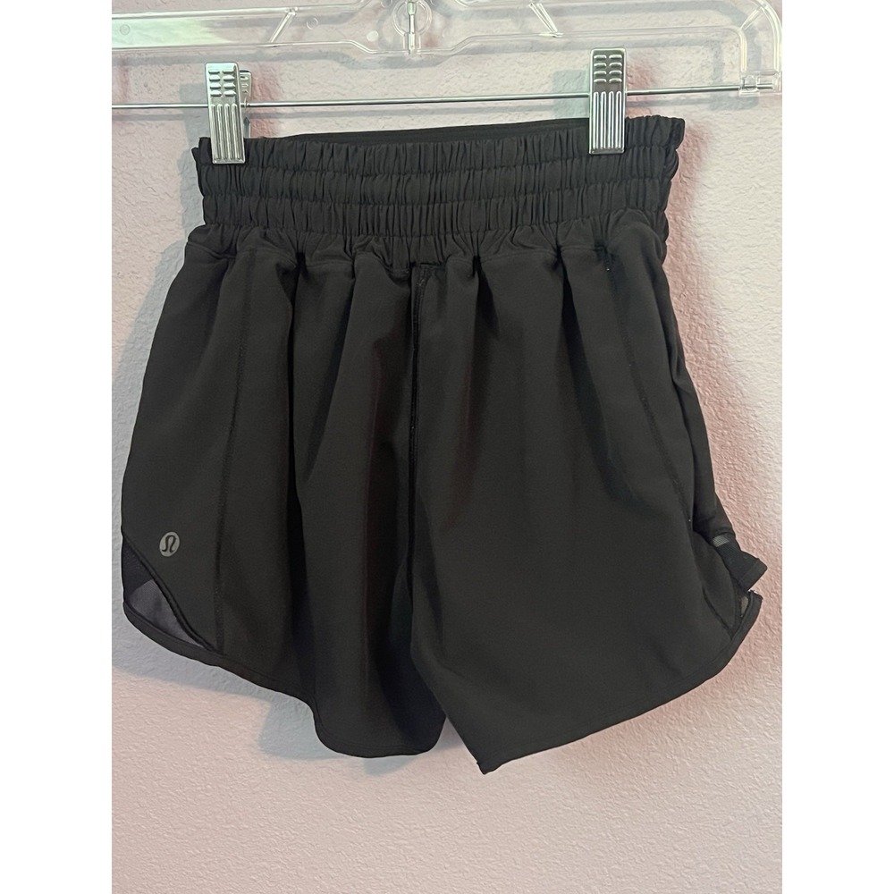 Lululemon Hotty Hot Lined Shorts 2.5 Inch Inseam Size 2